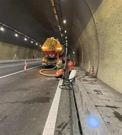 宜春隧道排水渠清淤